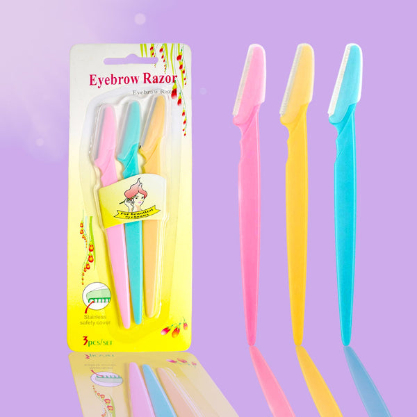Close-up of a sharp stainless steel eyebrow razor blade with a safety cover for facial hair removal.