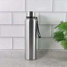 Close-up of the  1000ml water bottle highlighting its sweat-proof exterior.