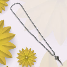 Stylish silver chain necklace, perfect for daily wear.
