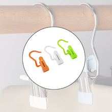 Hanging hook clip holding cloth securely using strong grip mechanism