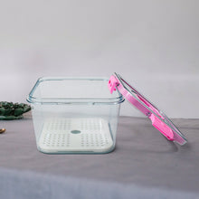 Airtight lid of the plastic food storage container ensuring freshness.