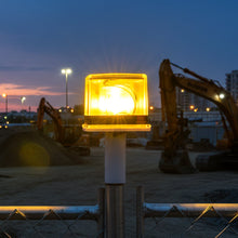 Weather-resistant outdoor warning beacon light for industrial use