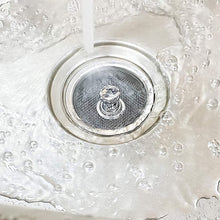 Mesh design of the stainless steel strainer basket for effective filtering.