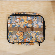 Organizer bag featuring secure zip closure
