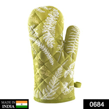 Front view of a durable cotton baking glove, ideal for microwave and oven use.