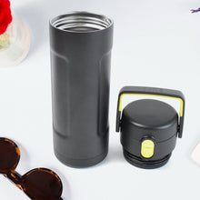 FreezeGuard technology protecting cold beverages in insulated water bottle