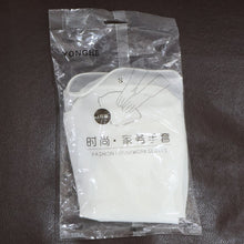 Set of kids cleaning gloves in soft latex, safe and hygienic for household chores.