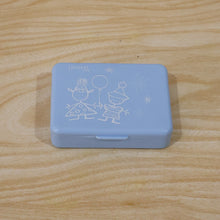 Size guide for portable 6-compartment pill box