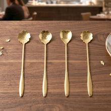 Mini serving spoon set for desserts and hot beverages