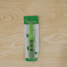 Manual sharpening tool for chef and utility knives