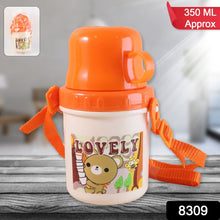 Children's drinking cup with secure lid and easy-to-hold handle
