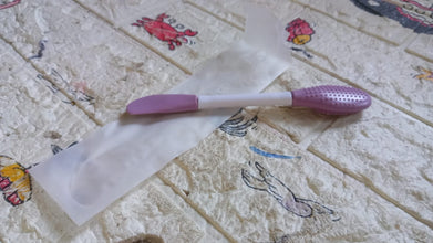 Packaging of the double-headed silicone mask brush, emphasizing its premium quality.