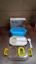 Compact and lightweight Kids Lunch Box, making it simple for children to carry their meals.