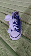 Mini shoe keychain with a 'Best Wishes' gift tag, ready for gifting.