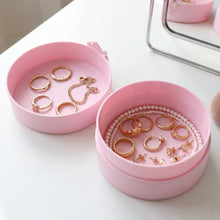 Round storage box snap closure