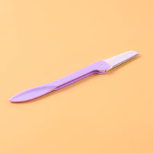 Facial hair razor for women’s grooming and eyebrow shaping