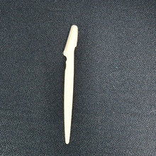 Facial Eyebrow Razor demonstrating smooth finish after use