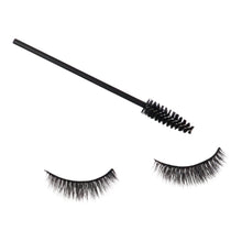 Protective storage case holding the 3D Mink Eyelashes Set