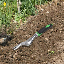 Garden weeder tool for beds, pots and raised planters