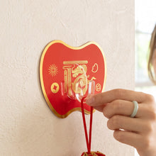 Space saving sticky hook for keys, chains and jewellery