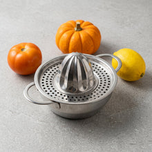 Citrus juicer white bg