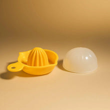 Kitchen tool for lemon squeezer for juice extraction