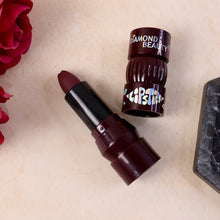 Travel-friendly compact case of hydrating matte lipstick