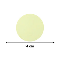 A single round beige adhesive pad with a 4 cm measurement indicated by arrows below it.