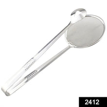 Close-up of the stainless steel frying filter spoon's clip mechanism.