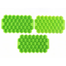 Flexible honeycomb ice tray set for chilled drinks and cocktails
