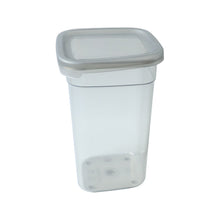 Single airtight plastic kitchen storage container for dry foods