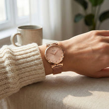 Fashionable rose gold watch for gifting