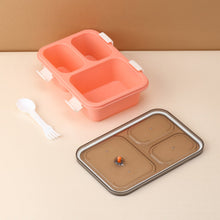 Close-up of the leak-proof silicone seal on the lunch box lid, preventing spills.