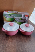 Versatile plastic serving bowl set with airtight lids for meal preparation