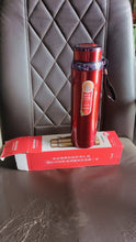 Lifestyle setting with vacuum insulated bottle outdoors