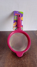 Compact medium juice strainer for pulp separation in juices