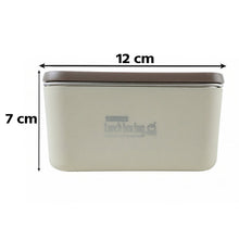 Visual guide demonstrating the practical size and capacity of the insulated lunch box set.