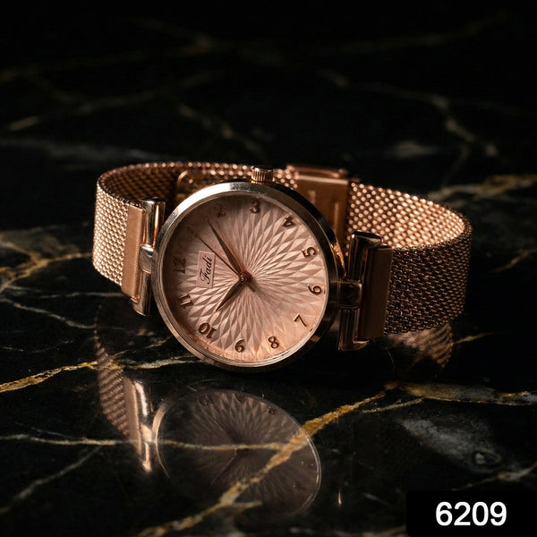 Stylish analog watch with rose gold finish